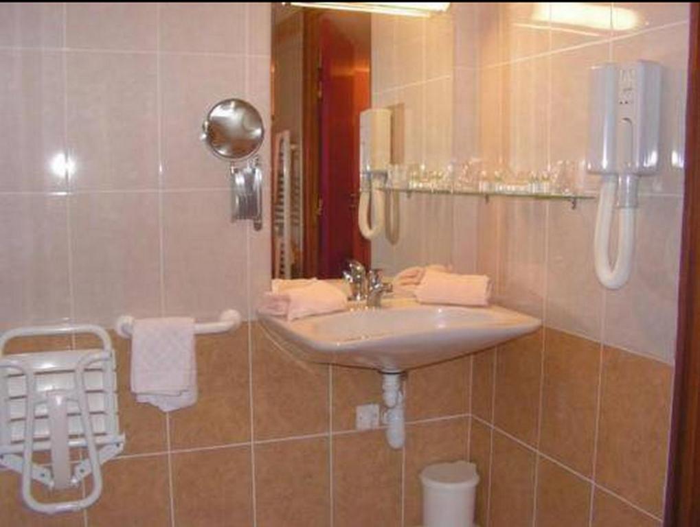 Au P'Tit Quinquin Hotel Le Val-Saint-Pere Room photo