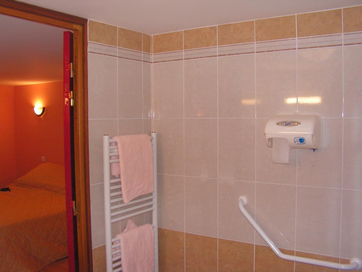 Au P'Tit Quinquin Hotel Le Val-Saint-Pere Exterior photo